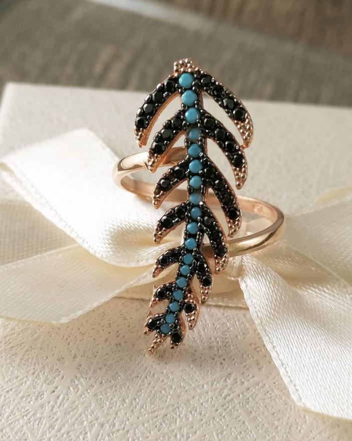 Η fashion πρόταση της ημέρας: Ασημένιο επιχρυσωμένο δαχτυλίδι με ζιργκον swarovski πέτρες 