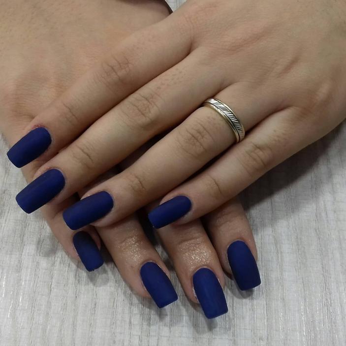 Μπλε: Ένα βασιλικό χρώμα για τα νύχια σας