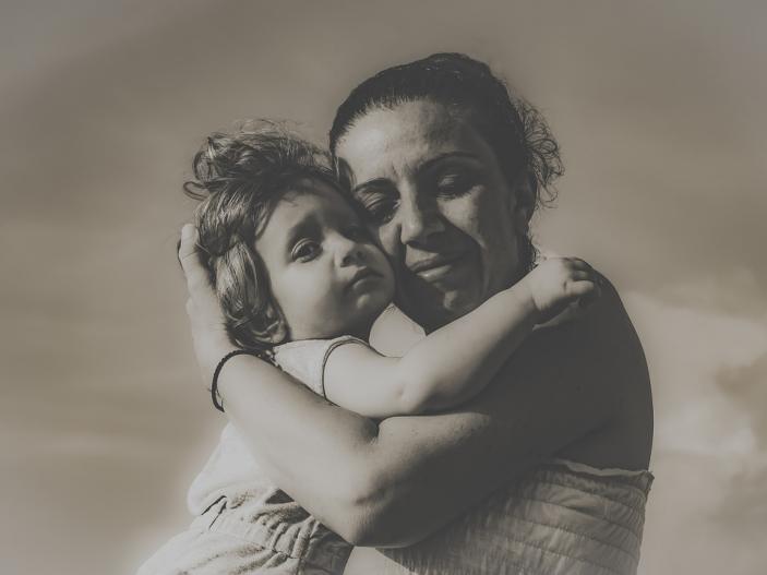 Η αγκαλιά σου με έκανε καλύτερο άνθρωπο, μαμά(pixabay)