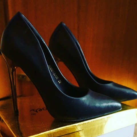 blackshoes-ewoman1