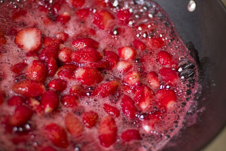 Η συνταγή της ημέρας: Όλα τα μυστικά για υπέροχη  μαρμελάδα φράουλα με στέβια!