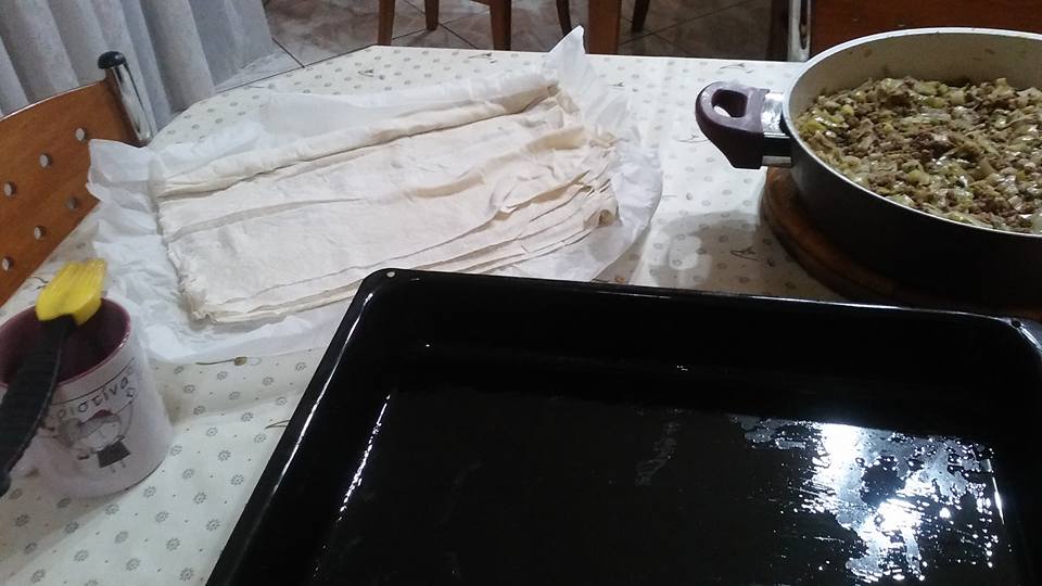 Η συνταγή της ημέρας: Παραδοσιακή κιμαδόπιτα με χωριάτικο φύλλο!