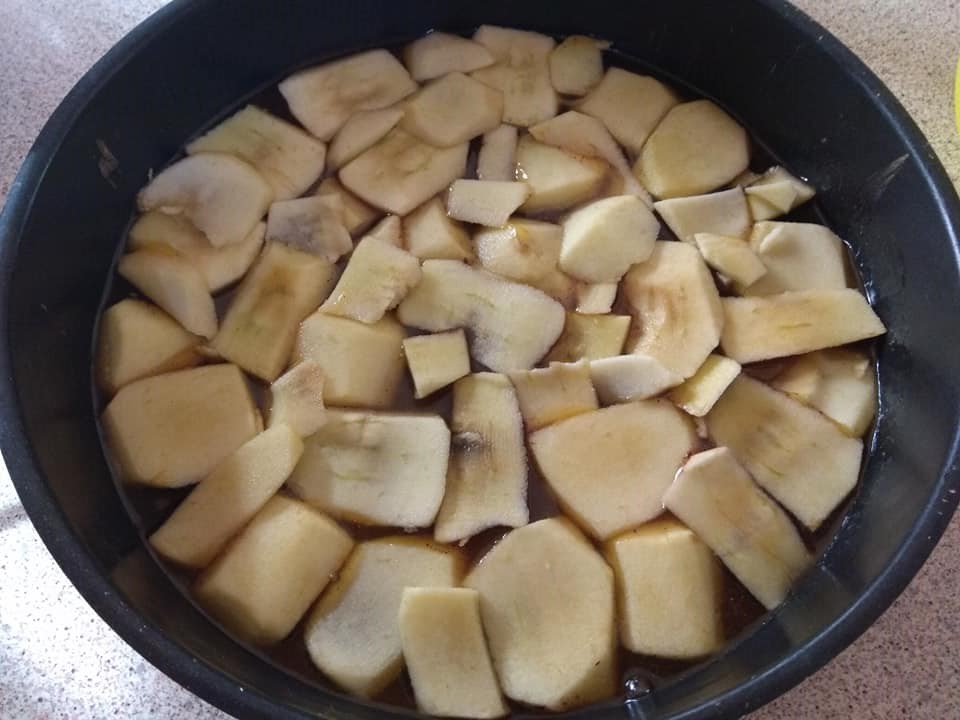 Η συνταγή της ημέρας:Πανεύκολη "ανάποδη" μηλόπιτα!