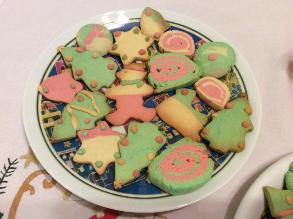 Η συνταγή της ημέρας: Πολύχρωμα χριστουγεννιάτικα μπισκότα! 