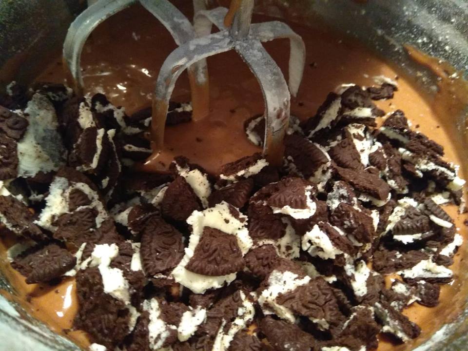 Η συνταγή της ημέρας: Υγρό κέικ σοκολάτας με μπισκότα oreo 