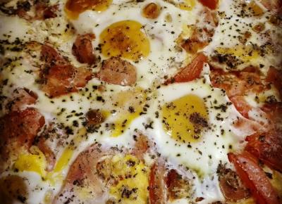 Η συνταγή της ημέρας: Αυγά με ζυμαρικά και λουκάνικα στο φούρνο