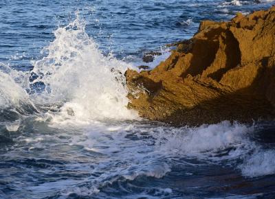 Σαν παραμύθι: Ο βράχος και η θάλασσα