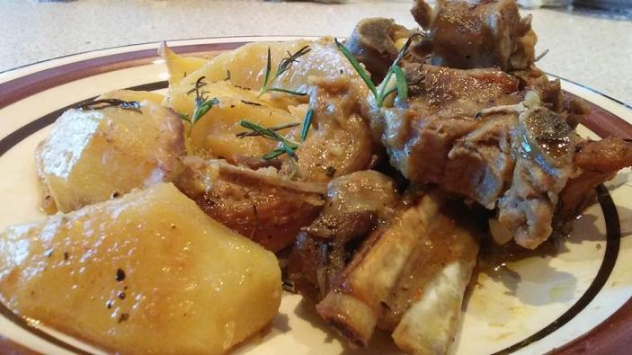 Η συνταγή της ημέρας: Παραδοσιακά παϊδάκια με πατάτες 