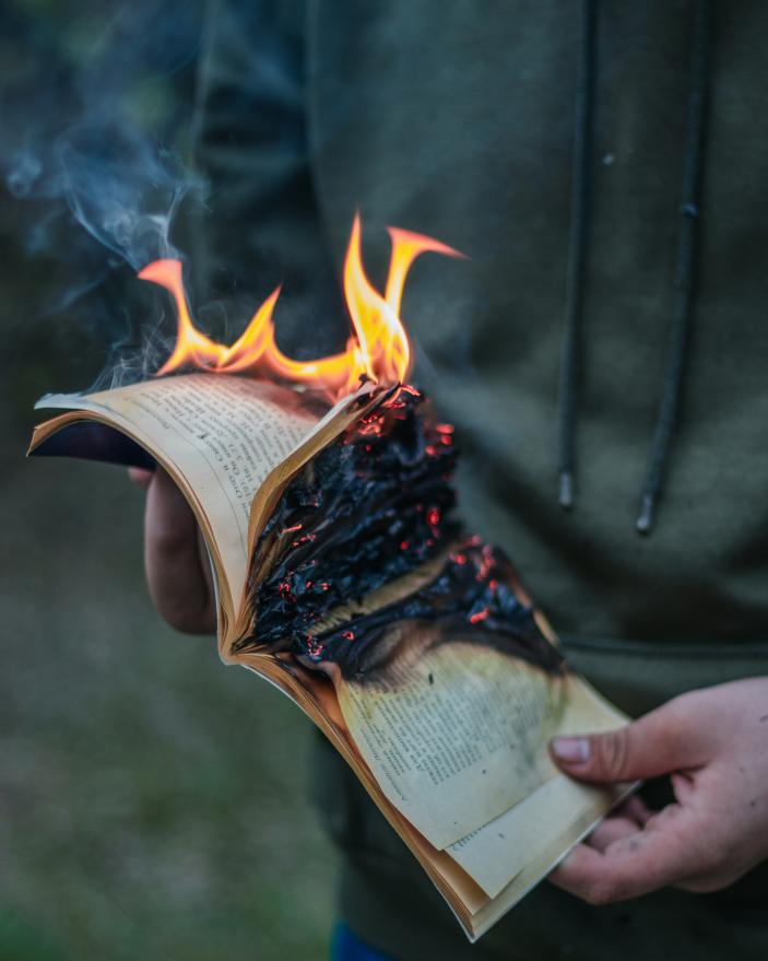 Εκεί όπου καίγονται βιβλία, στο τέλος καίγονται και άνθρωποι